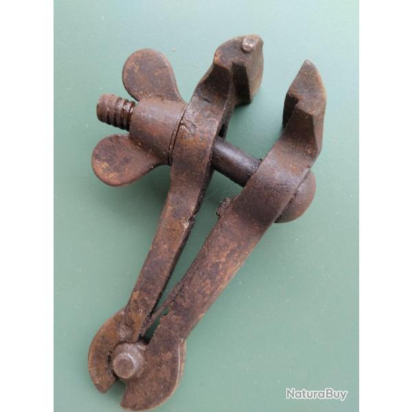 Ancien �tau d'armurier mors de 35mm en TBE de fonctionnement � nettoyer