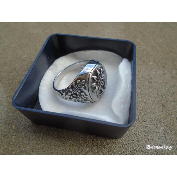 Bague militaire m�tal genre edelweiss