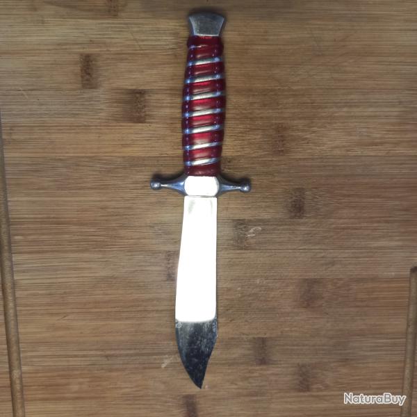 Couteau ou poignard sans �tui de type fantaisie sans marquage