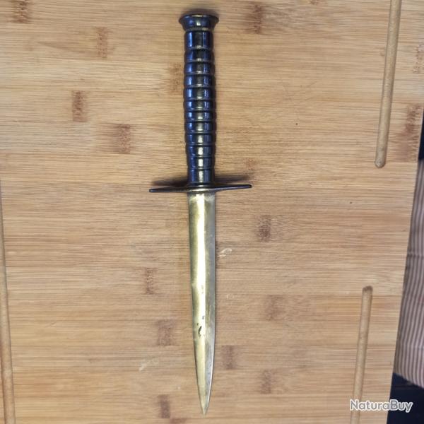Grand poignard ou couteau type Commando, poign�e lourde et lame fine type FS - No �tui, no marquage