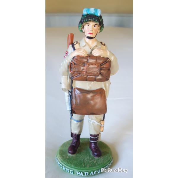 Soldat en r�sine parachutiste militaria