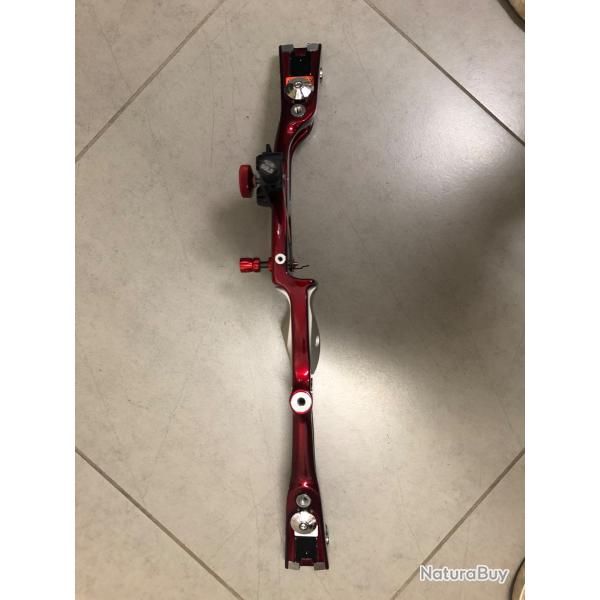 Arc complet avec accessoires utilis deux fois en comptition et entranement. Ngociable