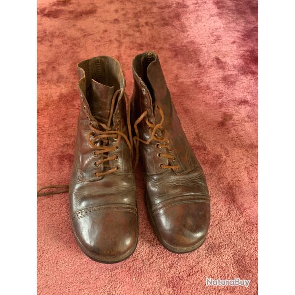 Superbe paire de brodequins Am�ricains Schoes  Service du type 1 . Trouv�e elle aussi dans la malle