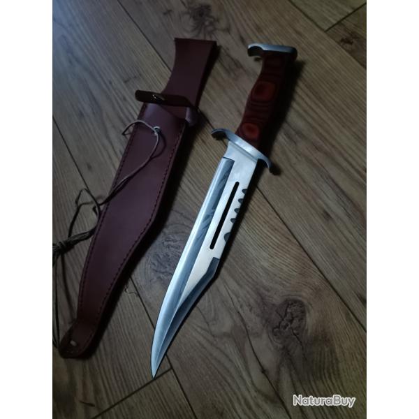 Couteau de chasse avec fourreau