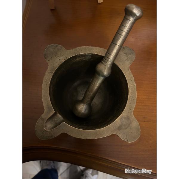 Mortier et pilon en bronze