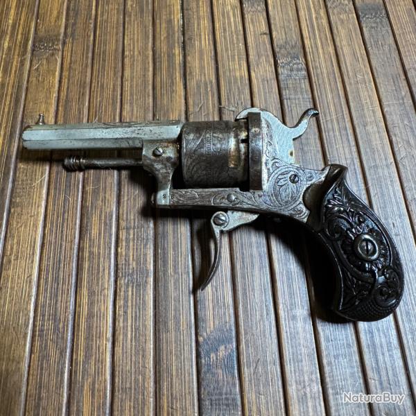REVOLVER GRAV�E 7 mm A BROCHE THE GUARDIAN AMERICAN MODEL 1878