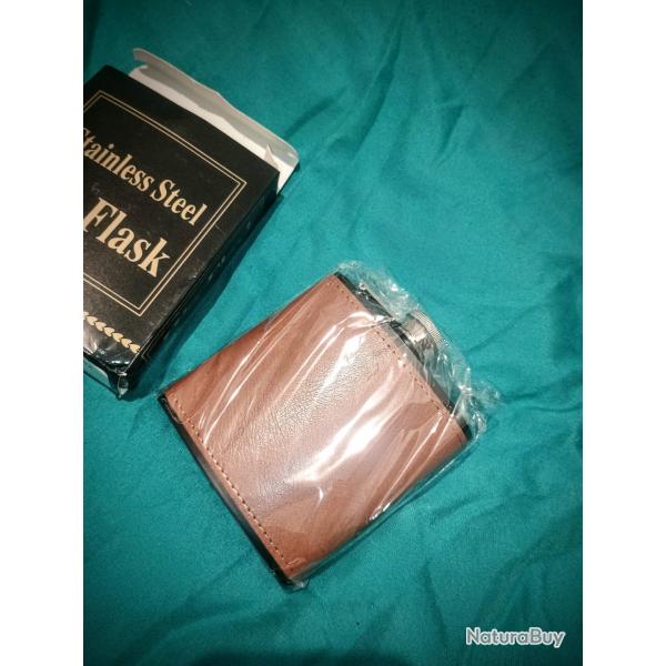 Flasque � whisky en inox et simili cuir 180ml