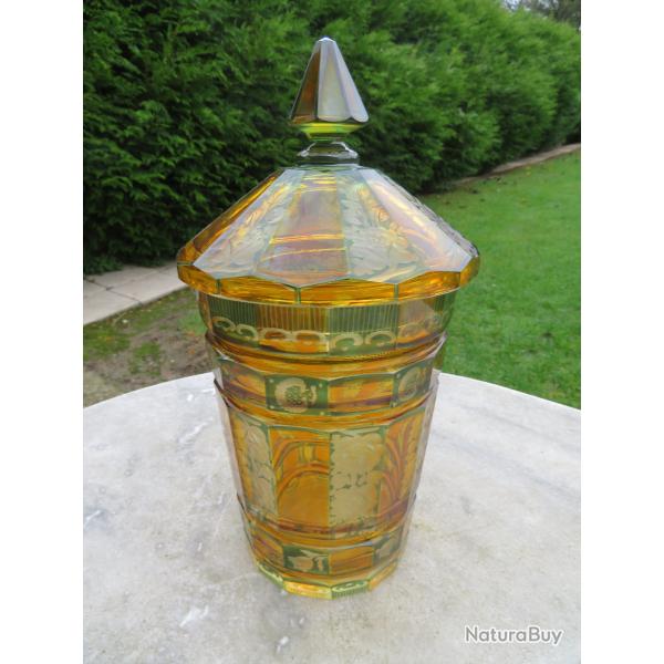 Grand pot couvert ancien en cristal de Bohme de couleur Jaune & Vert (Vers 1900)