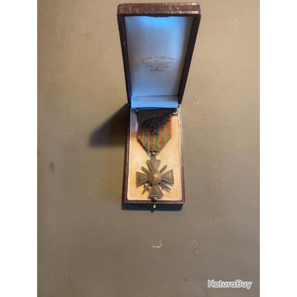 une croix de guerre 1914 /  1918  avec une citation et une palme