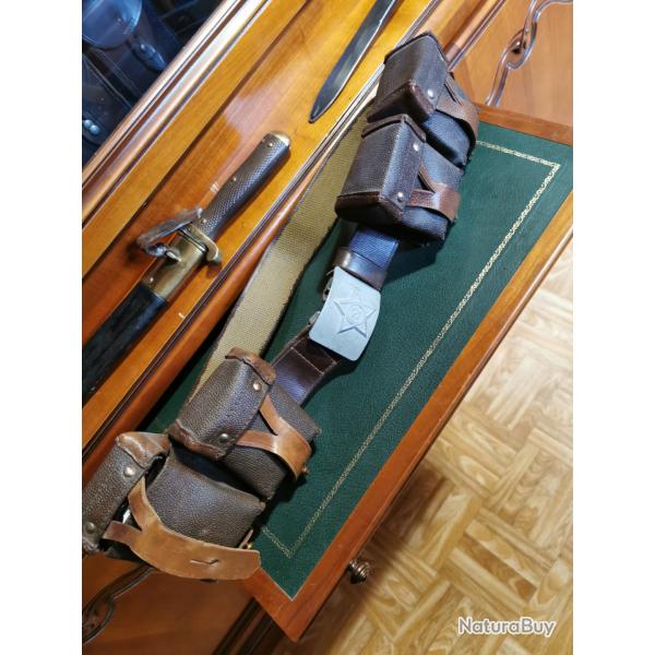 Ceinture russe maron  avec ses deux cartouchieres. Idal mosin nageant ou TT-33
