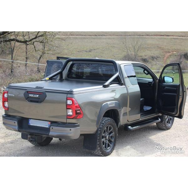 TOYOTA HILUX INVINCIBLE