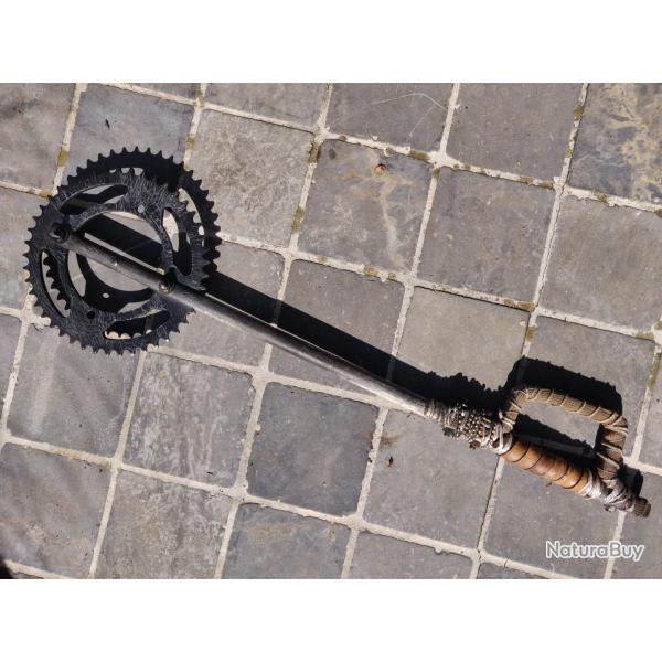 Hache post-apocalyptique du dsespoir style Mad Max