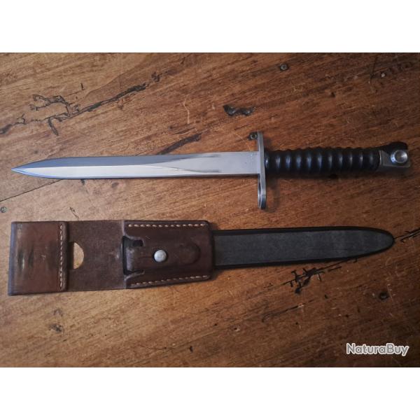 Ba�onnette SIG 57, Waffenfabrik Bern, num�rot�e 'V 174944' Victorinox, fourreau et porte gousset