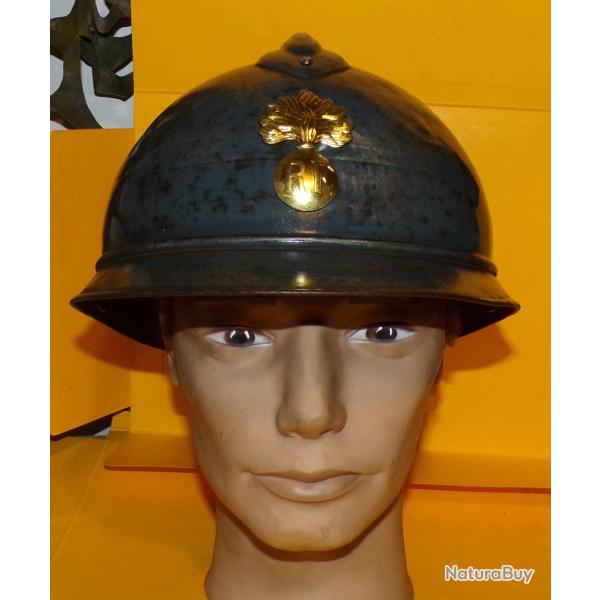 CASQUE MILITAIRE LOURD MODELE ADRIAN 1915 DE L'ARMEE FRANCAISE AVEC INSIGNE INFANTERIE  , FABRICATI