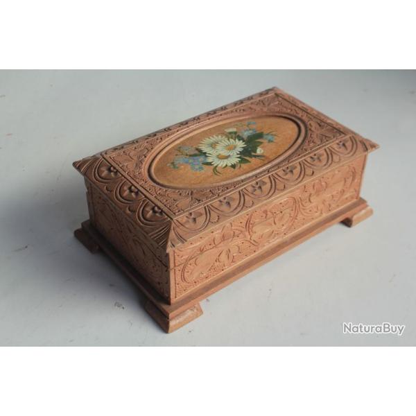 Bo�te bois peint et sculpt� Fleurs Suisse
