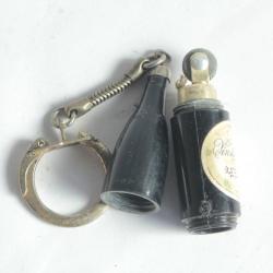 Porte-clef Briquet essence Bouteille Vin des rochers