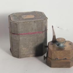 Ancien scarificateur médical automatique