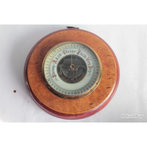 Ancien Barom�tre an�ro�de mural