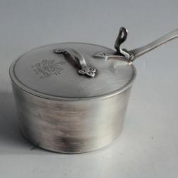 Cassolette armoiries restaurant Lasserre Paris