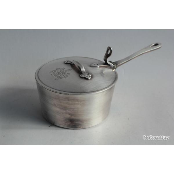 Cassolette armoiries restaurant Lasserre Paris