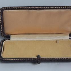 Écrin pour montre bracelet bijoux cuir doré au fer XIXe siècle