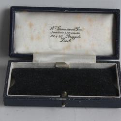 Écrin pour bijoux cuir doré au fer XIXe siècle Greenwood Sons