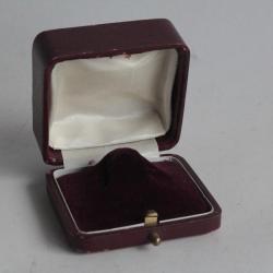 Écrin pour bague cuir doré au fer XIXe siècle