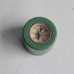 Ancien Taille crayon Boussole