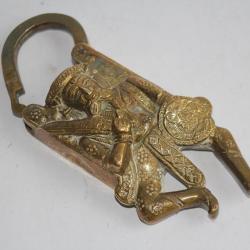 Ancien cadenas anthropomorphe Guerrier indien