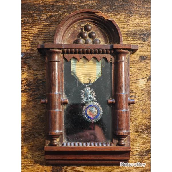 M�daille Militaire 1870 + vitrine bois / verre d'�poque
