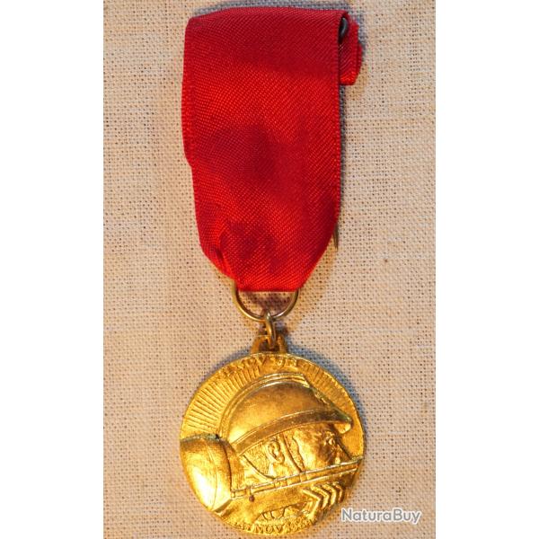 M�daille dor�e 14-18 Calvados 11 novembre 1968 � ruban rouge - ref BRA25MED001