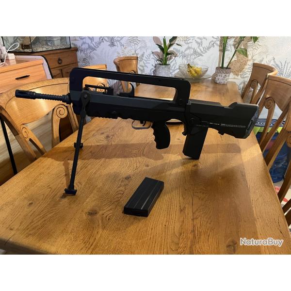 Famas F1