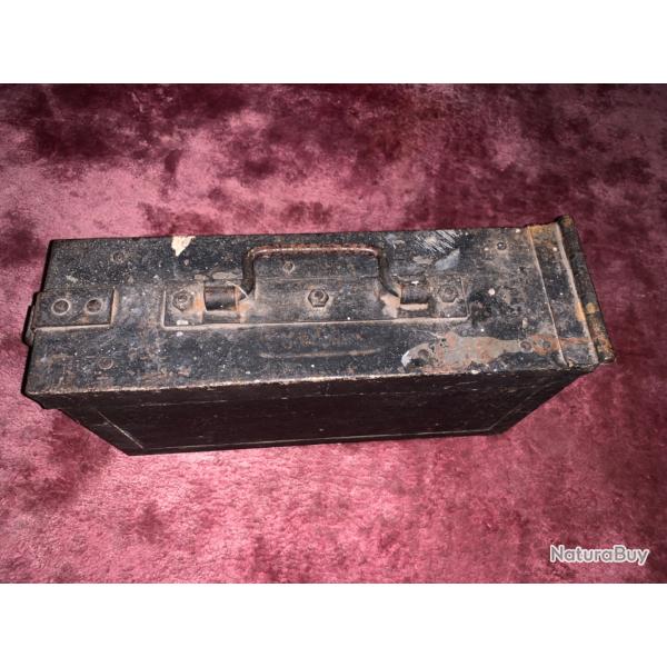 Rare boite a munition 24/29 pour la caisse du side car Rene Gillet .