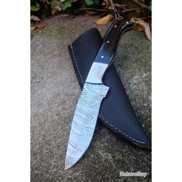 Bowie Couteau de Chasse Damas Lame 256 Couches Manche Corne Fabr Artisanale Etui Simili Cuir