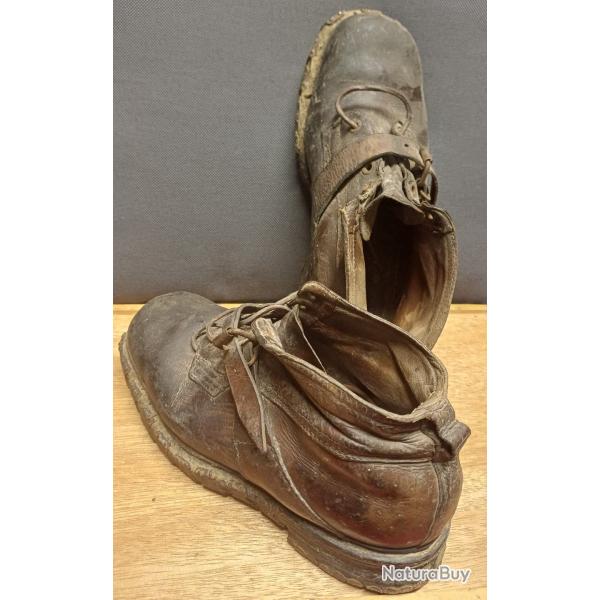 Anciens brodequins militaires de montagne clout�s - chasseurs alpins - WW2