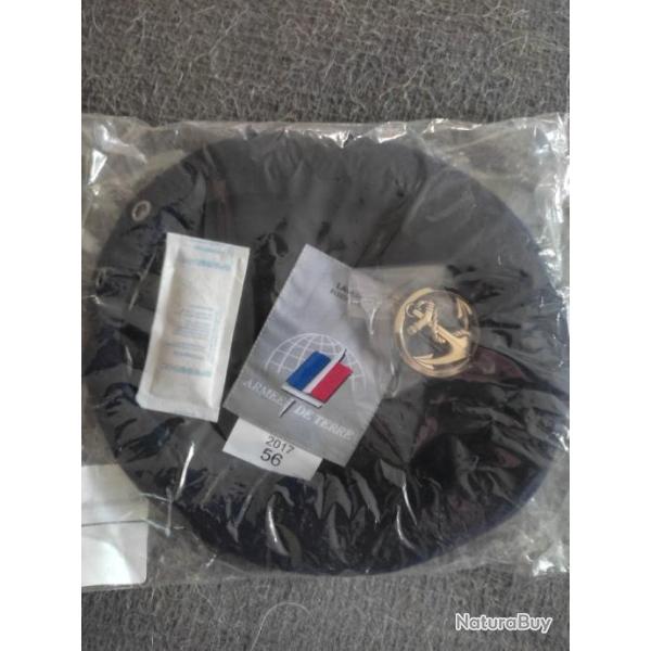 BERET REGLEMENTAIRE BORD CUIR TOUR TETE 55 AVEC INSIGNE TDM ARGENT NEUF