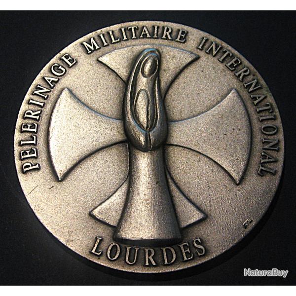 medaille de bronze argent� "pelerinage militaire � LOURDES " diametre 73 mm poids 169 g