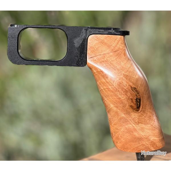 Poigne AR 15 ergonomique en noyer sculpt