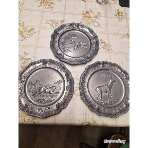 3 assiettes en Etain motif chasse