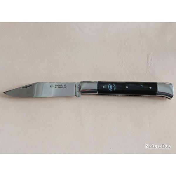 Couteau parapluie  l'epreuve