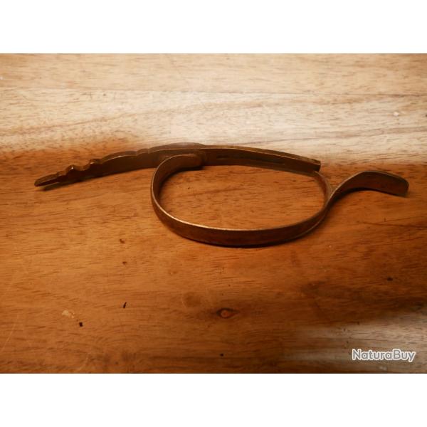 Pontet en acier et laiton de fusil � percussion