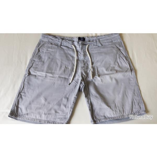 Short gris fonc� marque Kiabi taille 46