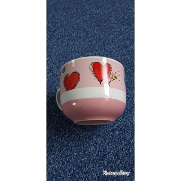 Mug rose avec coeur autour