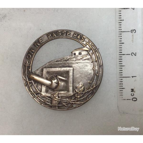 FRANCE 40 - INSIGNE ATTRIBUT B�RET TROUPES DE FORTERESSE LIGNE MAGINOT � �pingle. (argent�)