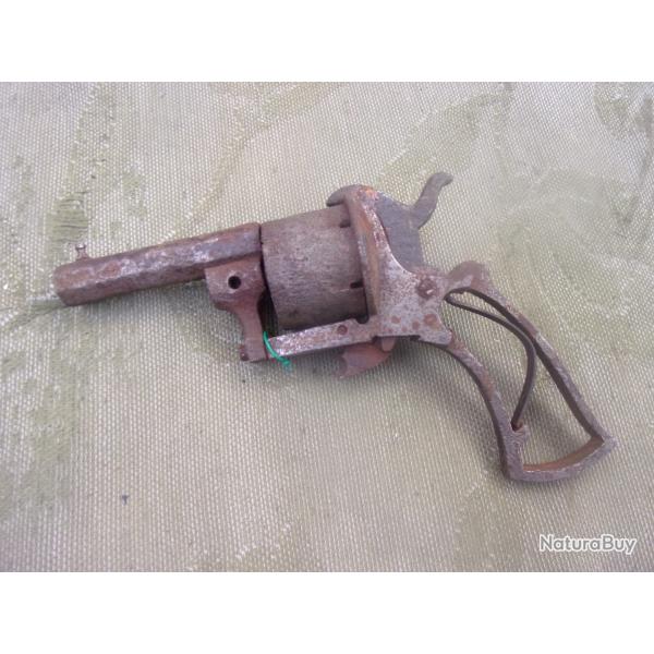 �pave de revolver type Lefaucheux � broche