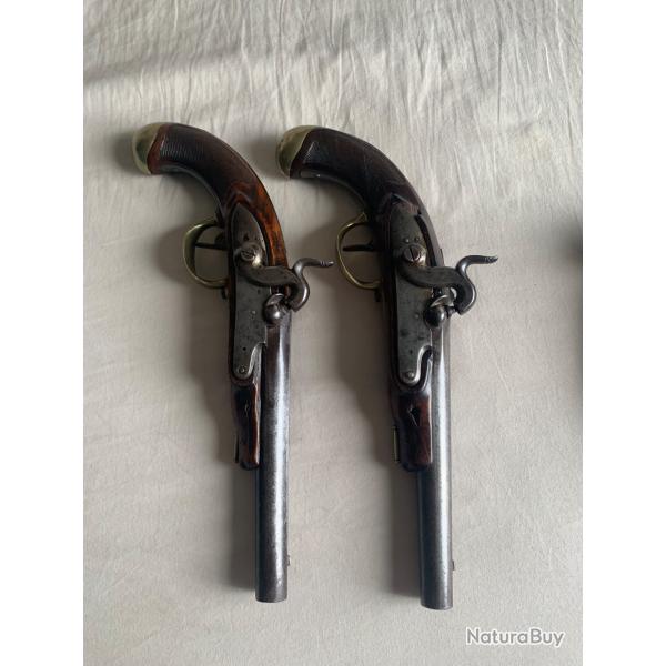 Deux pistolets anciens