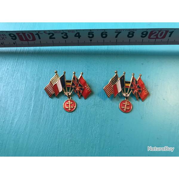 deux insignes comm�moratifs alli�s de l'apr�s-guerre: 4 drapeaux Alli�s + m�daille Croix de Lorraine