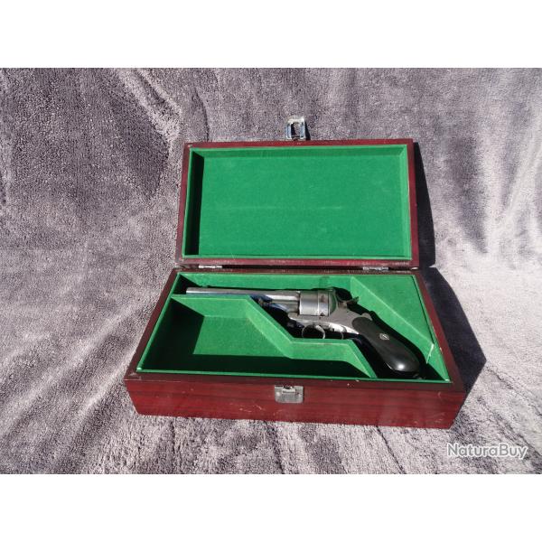 Trs beau Spirlet dans sa boite.