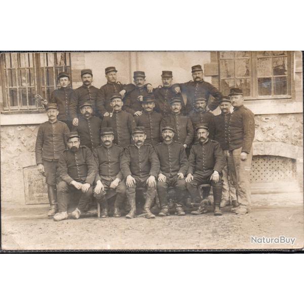 CPA -Photographie d'un groupe de soldats N�4262