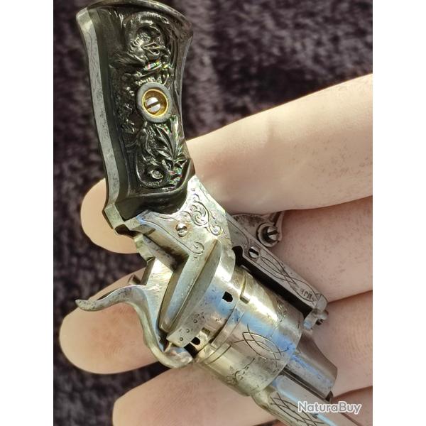 Revolver  Broche de type Lefaucheux, calibre 5 mm. HENKET N.J. armurier.